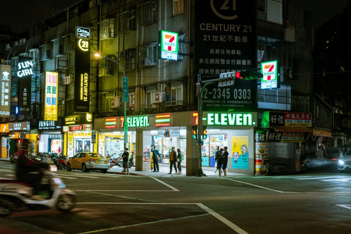 7-11 為悠遊付境外支付的首波合作重點通路。(圖/pexels)