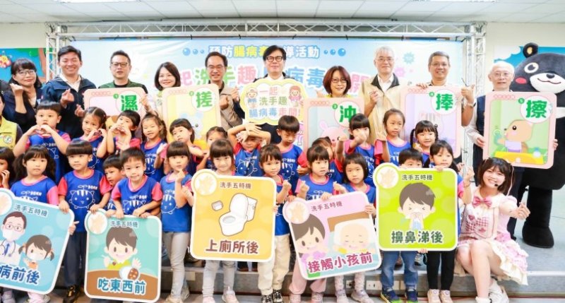 防範腸病毒流行  陳其邁偕高雄熊示範正確洗手5步驟  以實際行動守護孩童健康