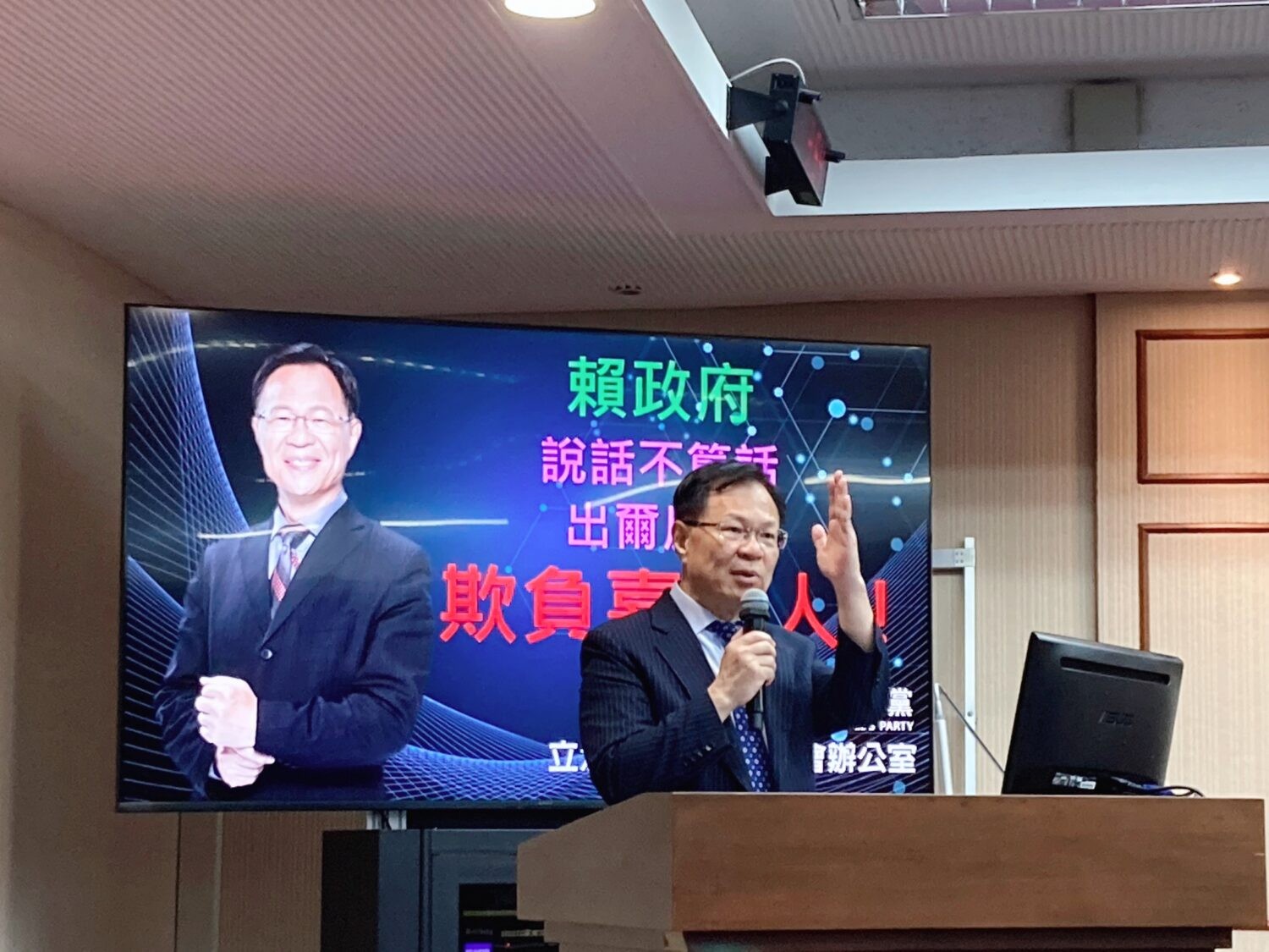 張啓楷呼籲中央儘速回應建設與財政問題,避免影響嘉義未來發展。(圖/民眾黨嘉義黨部)
