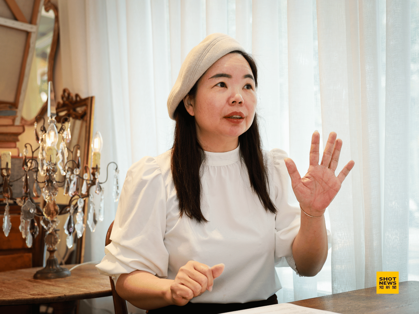 胡若茵回憶起創業初期的心路歷程,當時客人長時間的等待只為了買蛋糕,讓她決心全職投入創業至今。(劉祐龍攝影)