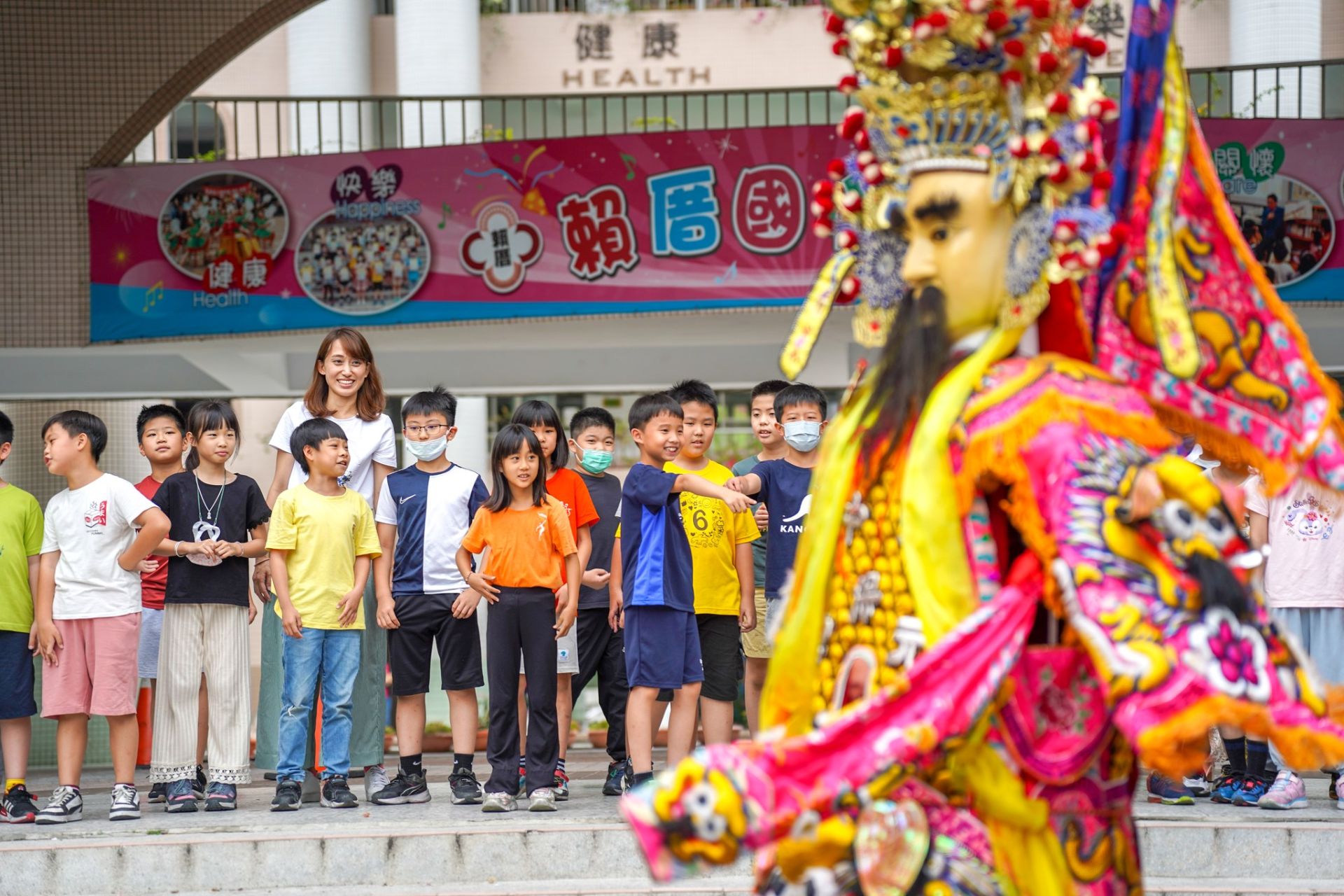 台中「醫神出巡」超狂!大道公遶境走進百貨、醫院祈福掀熱議