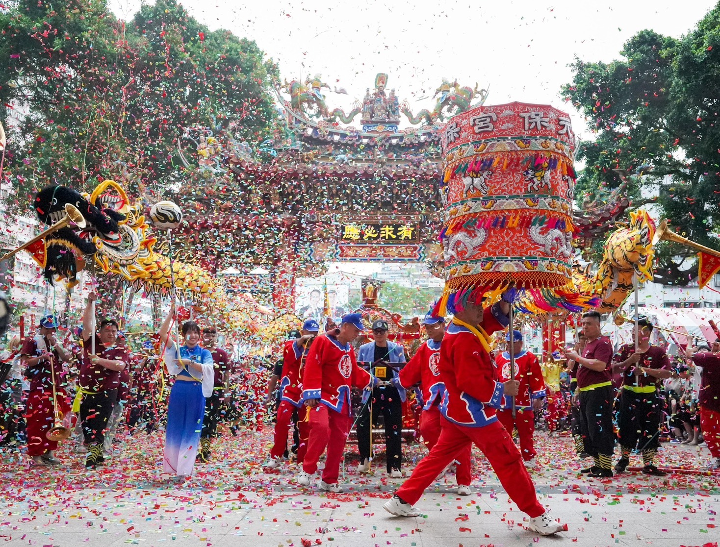 台中「醫神出巡」超狂!大道公遶境走進百貨、醫院祈福掀熱議