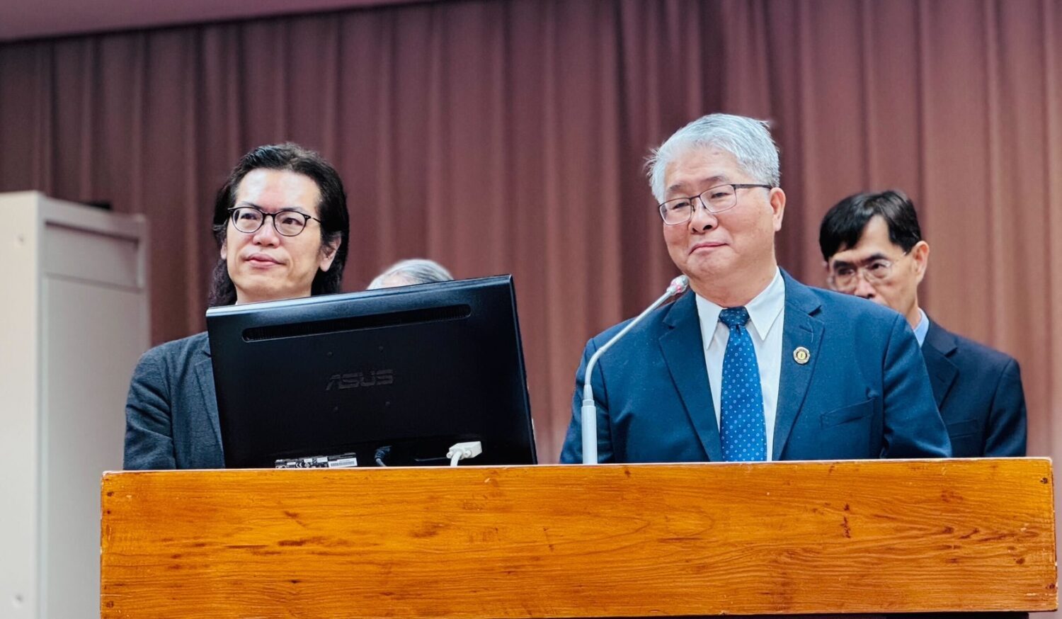 國科會副主委陳炳宇、中研院副院長彭信坤出席備詢。(圖/葛如鈞國會辦公室)