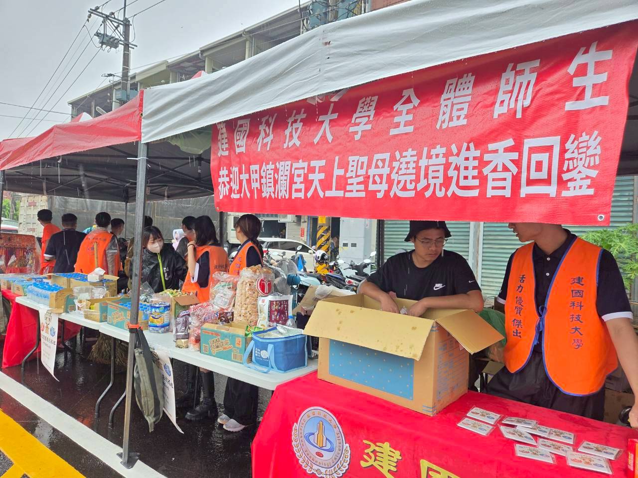 建國科大設點心站迎大甲媽回鑾 學生急救發揮SEL教育展現社會責任