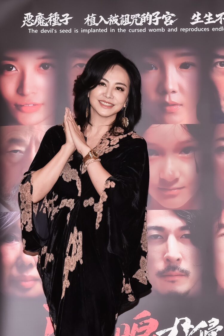 田麗在《腎上腺母侵》中飾演刑警,有十分精彩的偵查畫面。(圖/陽科國際 提供)