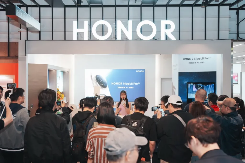 HONOR 三創體驗店開幕活動人潮盛況