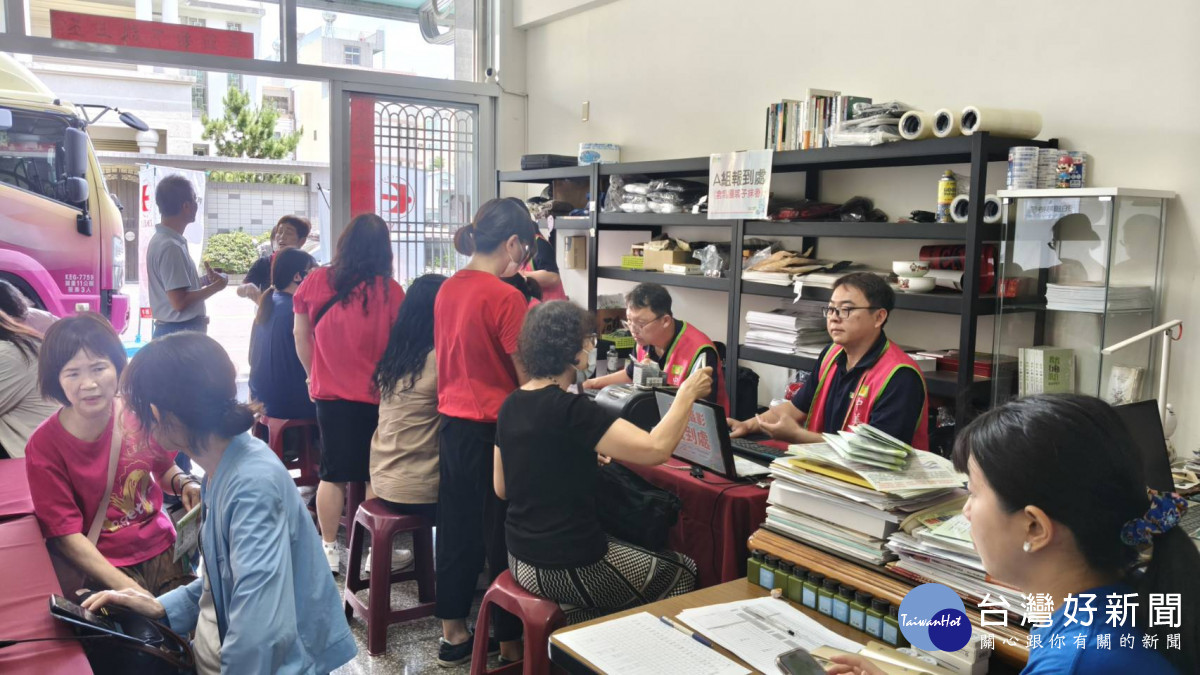 丞燕國際攜手中美醫院在母親節前夕,於嘉義自辦中心舉辦女性及腸胃等健檢活動。(圖/記者陳致愷攝影)