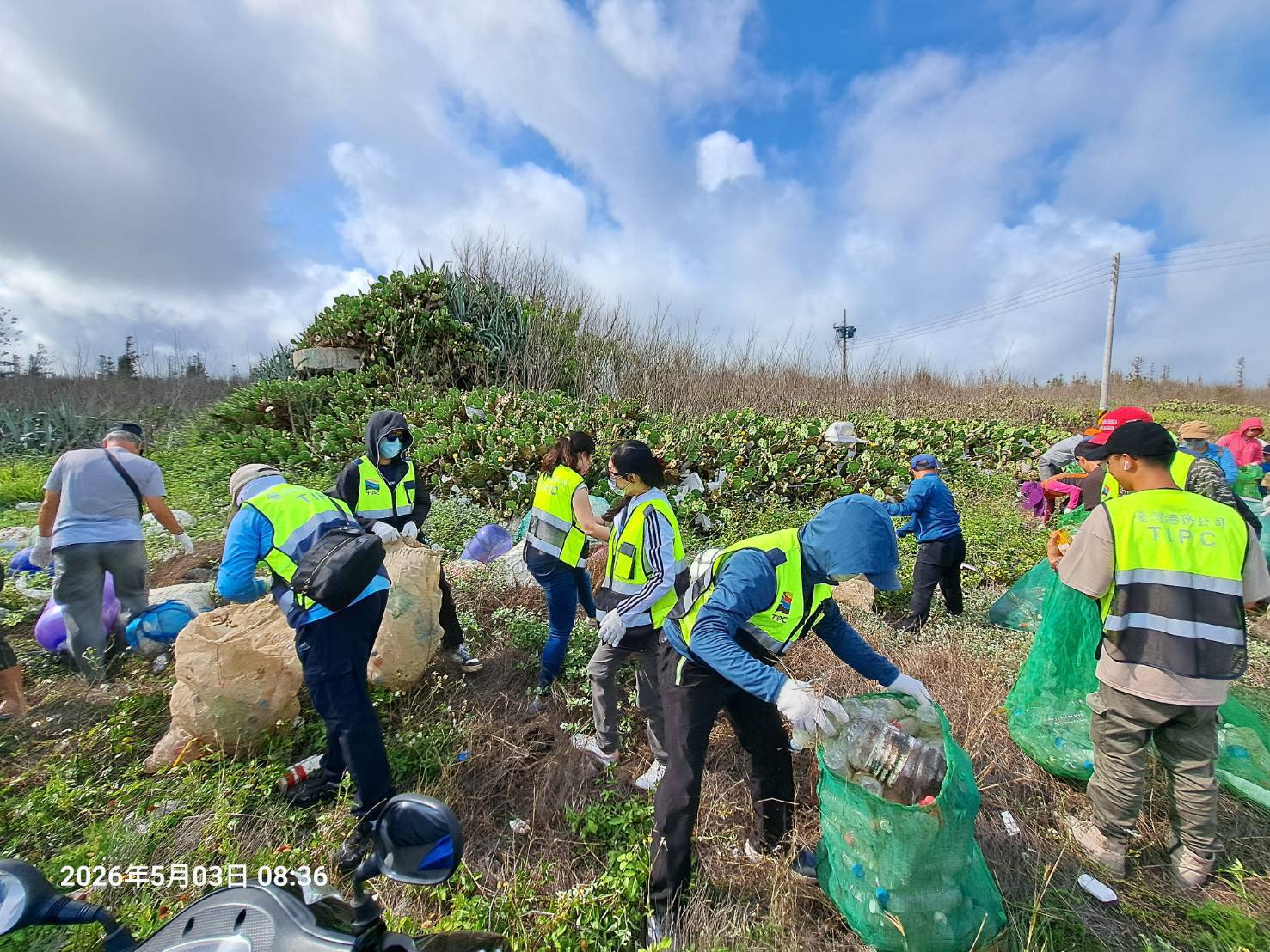 臺灣港務公司力行ESG參與地方淨灘重現澎湖蔚藍海岸風貌