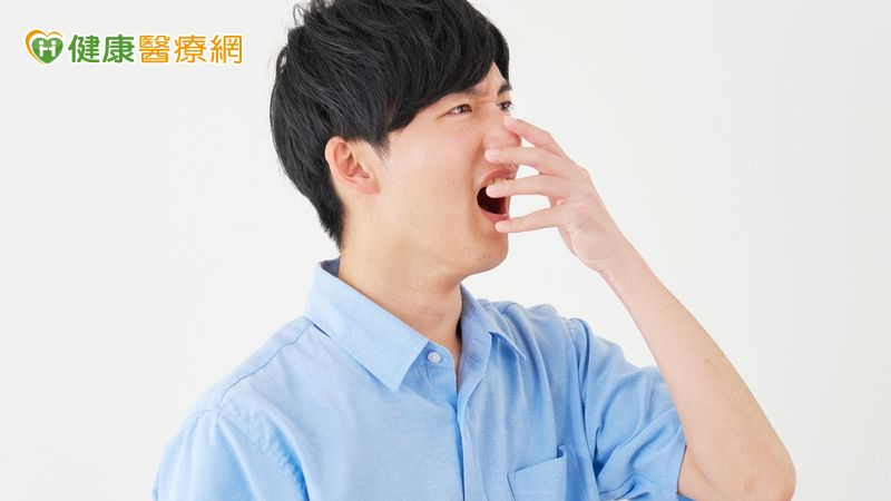 他長期鼻塞狂用鼻噴劑竟惡化!微創手術治療助告別張口呼吸