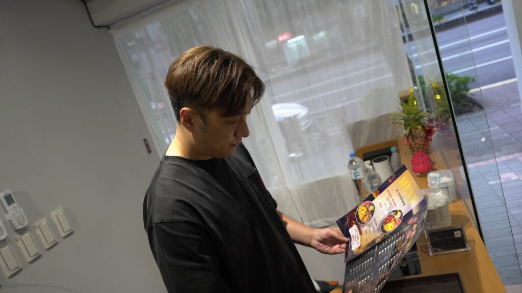 當市場都在迎合,他選擇不妥協:寬二代如何用一鍋湯走出自己的路! 80 2 0 1024x576 1