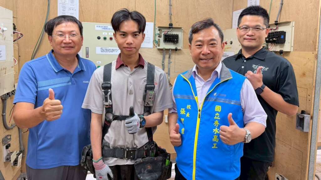 ▲國立秀水高工進修部電機三甲學生許家和用行動證明「技職出頭天」,通過高難度的「室內配線甲級技術士」檢定,成為全台灣第139位獲得此項頂尖殊榮的技術士。(圖/記者林明佑翻攝)