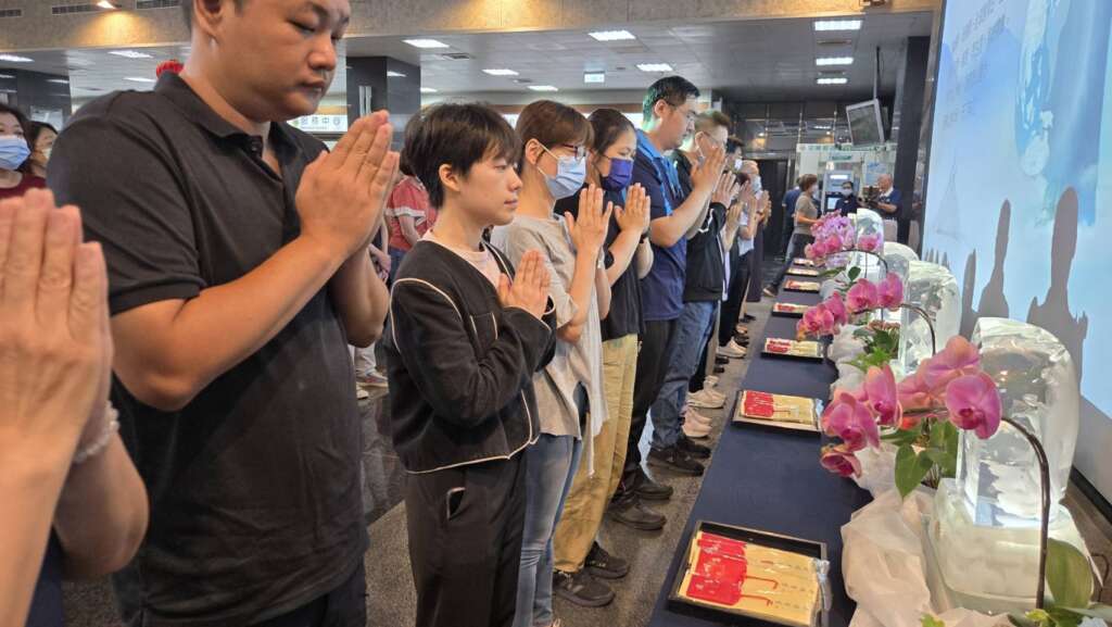 ▲南投縣政府舉辦浴佛典禮,慈濟志工啟動五月感恩行動。