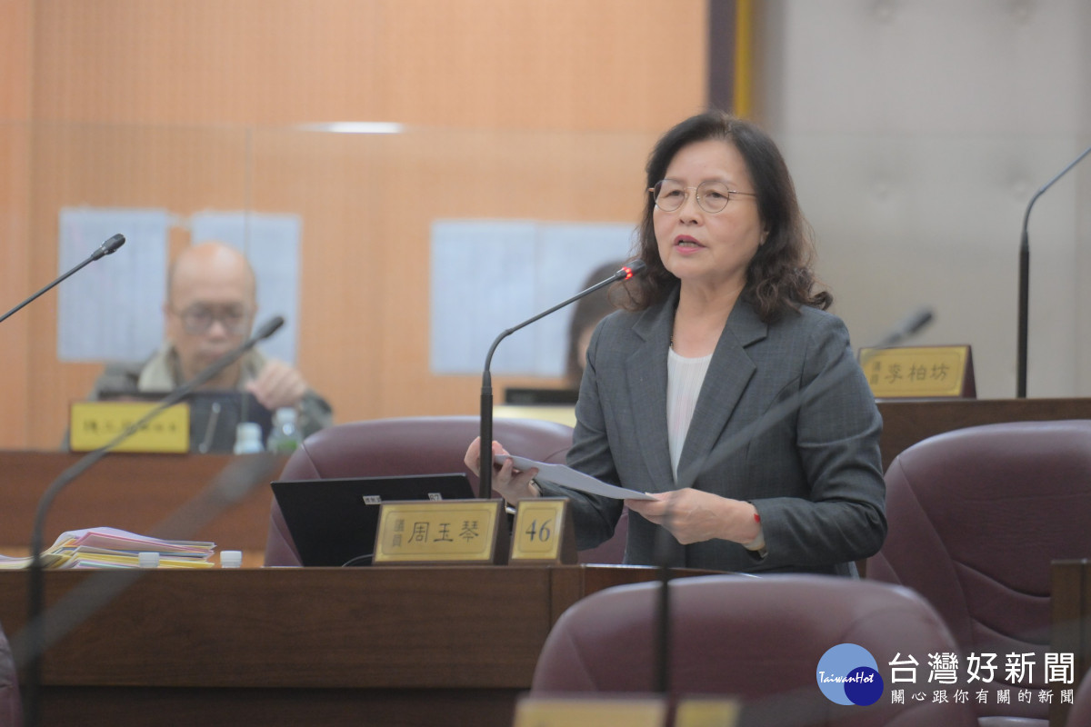 市議員周玉琴於市政總質詢中，針對楊梅地區的教育環境、交通瓶頸及城市活化提出多項具體訴求。