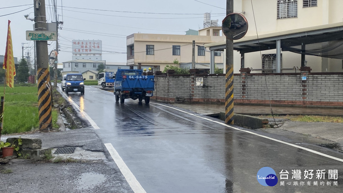 台中市潭子區民族路二段最窄處不到4公尺，會車困難