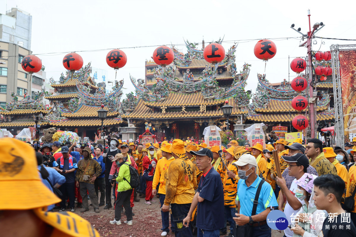 朝天宮廟埕、市區擠滿祈福信徒/雲縣府提供