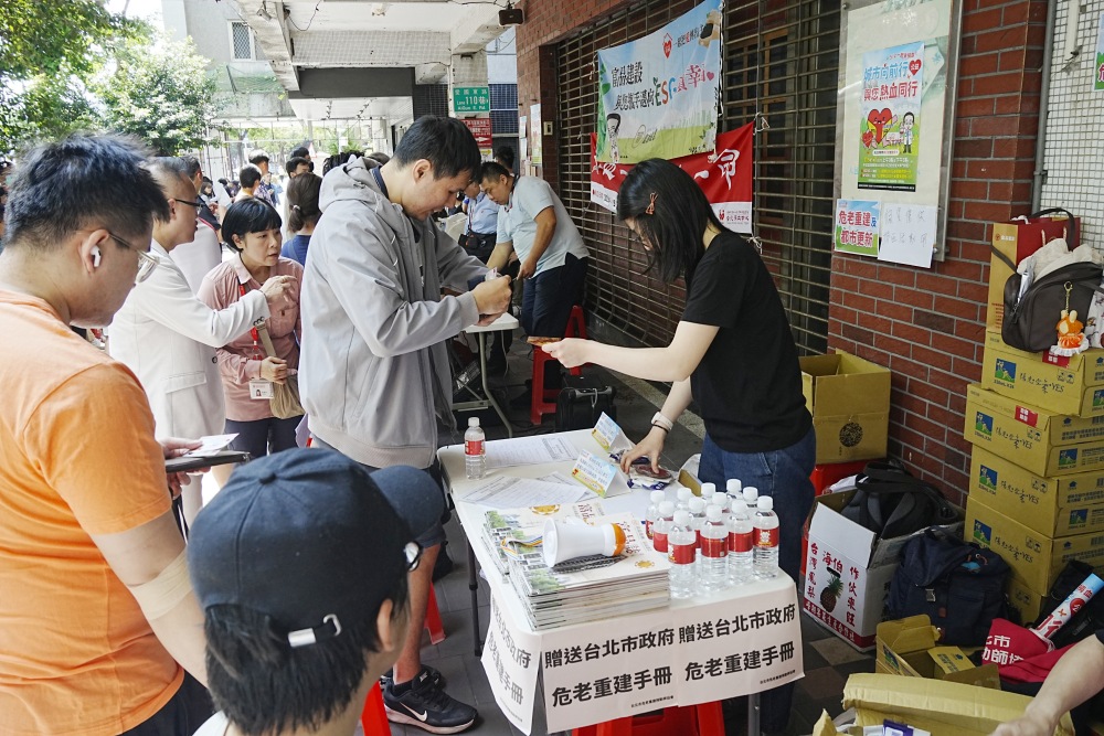 富品建設四大公益行動 都更、育才、文化與捐血 落實共好影響力 46 02%E6%B0%91%E7%9C%BE%E8%B8%B4%E8%BA%8D%E5%8F%83%E8%88%87%E6%8D%90%E8%A1%80%E6%B4%BB%E5%8B%95%E7%8F%BE%E5%A0%B4%E6%8E%92%E9%9A%8A%E7%AD%89%E5%80%99%E4%BA%BA%E6%BD%AE%E7%B6%BF%E5%BB%B6%E5%B1%95%E7%8F%BE%E7%A4%BE%E6%9C%83%E5%A4%A7%E7%9C%BE%E5%B0%8D%E5%85%AC%E7%9B%8A%E8%A1%8C%E5%8B%95%E7%9A%84%E9%AB%98%E5%BA%A6%E6%94%AF%E6%8C%81