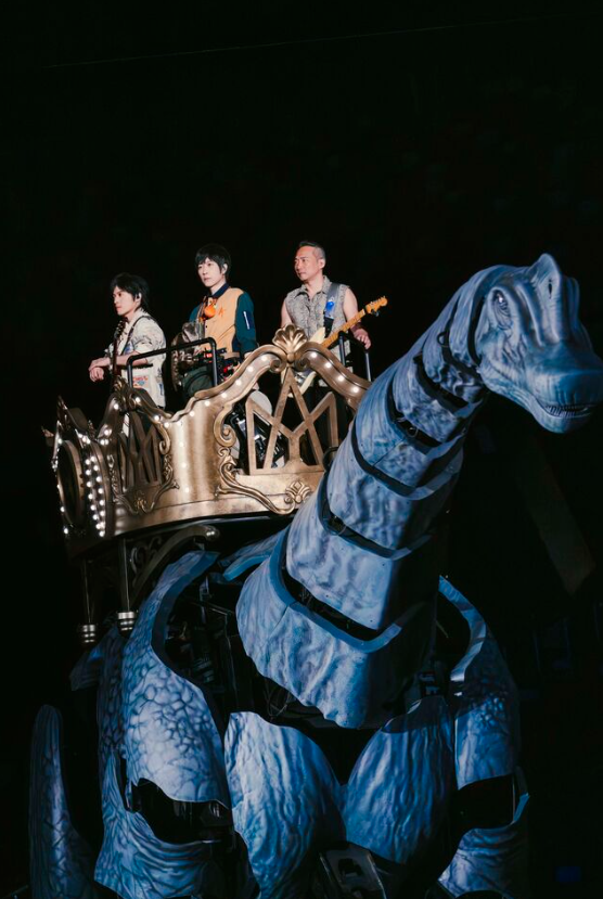 五月天將帶著恐龍重返大巨蛋。(圖/相信音樂提供)