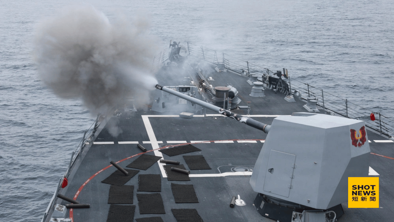 美軍軍艦 MK-45 發射畫面。(DVIDS)