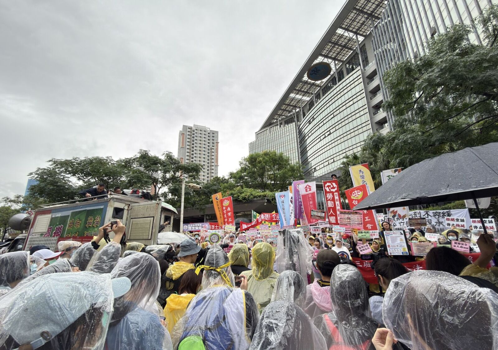 「三班護病比」入法時程、配套將定案! 衛福部:5/8實質討論 198 「三班護病比」入法時程、配套將定案! 衛福部:5/8實質討論 197
