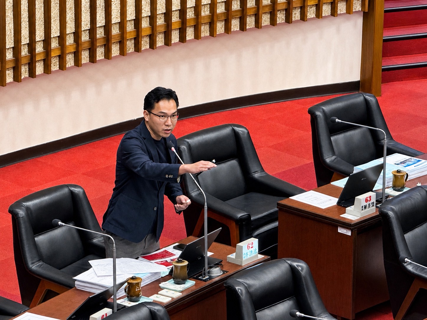 林智鴻轟標線混亂害民眾被罰 要求高雄市府撤銷「烏龍開單」 172 林智鴻轟標線混亂害民眾被罰 要求高雄市府撤銷「烏龍開單」 171