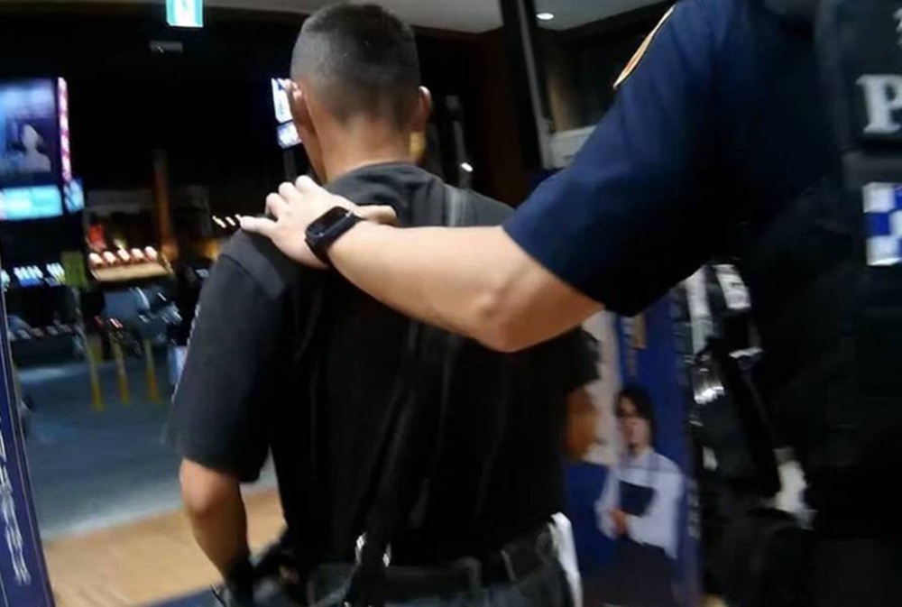 見警心慌跌倒 通緝男藏超市大演躲貓貓仍被逮 212 cnews204260505a15