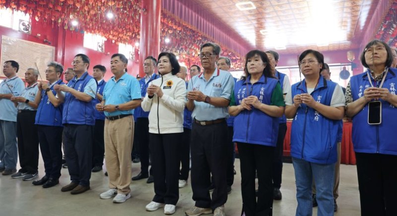 張麗善率隊參拜土庫六房媽紅壇 祈求雲林人之夜暨萬人孝親洗腳活動順利圓滿