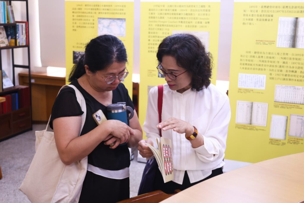 國臺圖、文藻外大跨界聯手 「南部臺灣學研究中心」高雄揭牌 56 %E5%9C%8B%E8%87%BA%E5%9C%96%E4%B8%BB%E4%BB%BB%E5%80%91%E6%96%BC%E4%B8%AD%E5%BF%83%E5%85%A7%E8%A8%8E%E8%AB%96%E8%87%BA%E7%81%A3%E5%AD%B8%E5%85%A7%E5%AE%B9 1024x683 1