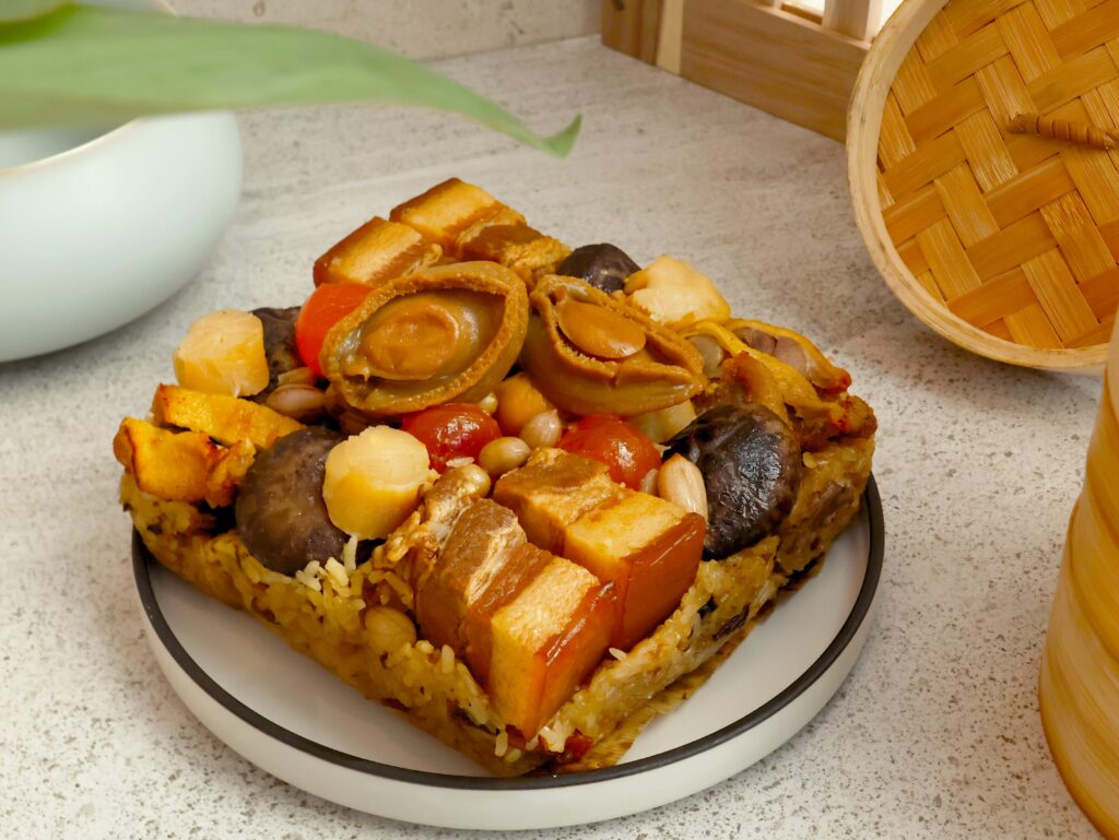 傳承經典 美味升級 日月千禧端午粽禮早鳥有優惠 14 %E7%B6%93%E5%85%B8%E7%9B%86%E8%8F%9C%E8%A3%B9%E8%92%B8%E7%B2%BD%E6%97%A5%E6%9C%88%E5%8D%83%E7%A6%A7%E6%8F%90%E4%BE%9B 1024x769 1