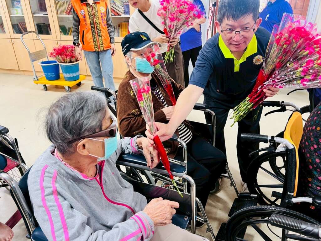 ∆溫馨五月天,馬蘭榮家於昨(6)日上午盛大舉辦「溫馨5月 慶祝母親節感恩活動及佛誕浴佛活動」。