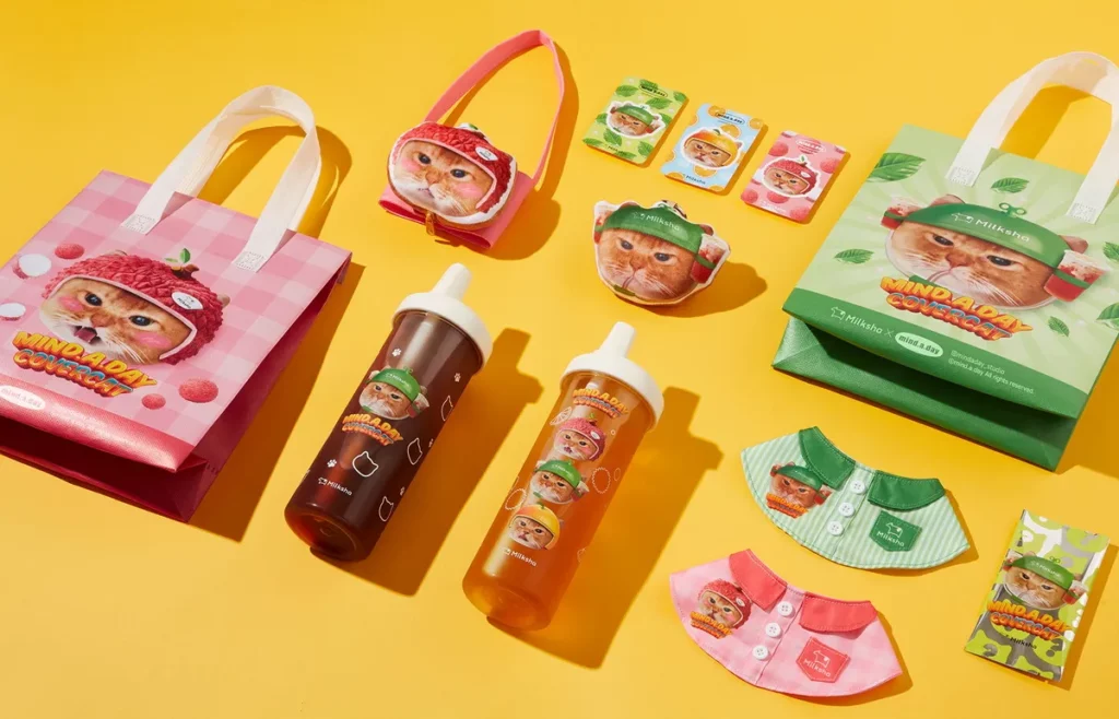 5月6日(三)起,超萌「迷客夏 x MIND.A.DAY聯名商品」限量加購正式開跑!至迷客夏活動門市現場購買任2杯L杯飲品,即享加價購乙個