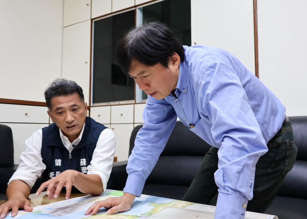 宜蘭下整天大雨 林國漳拜訪李明哲商討治水對策 202 宜蘭下整天大雨 林國漳拜訪李明哲商討治水對策 201