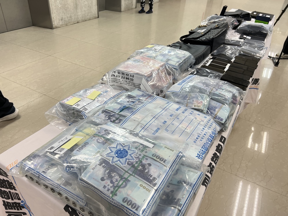 涉刷銀聯卡換現金洗錢 1年經手1億1700萬餘元逮11人 201 cnews204260506a04