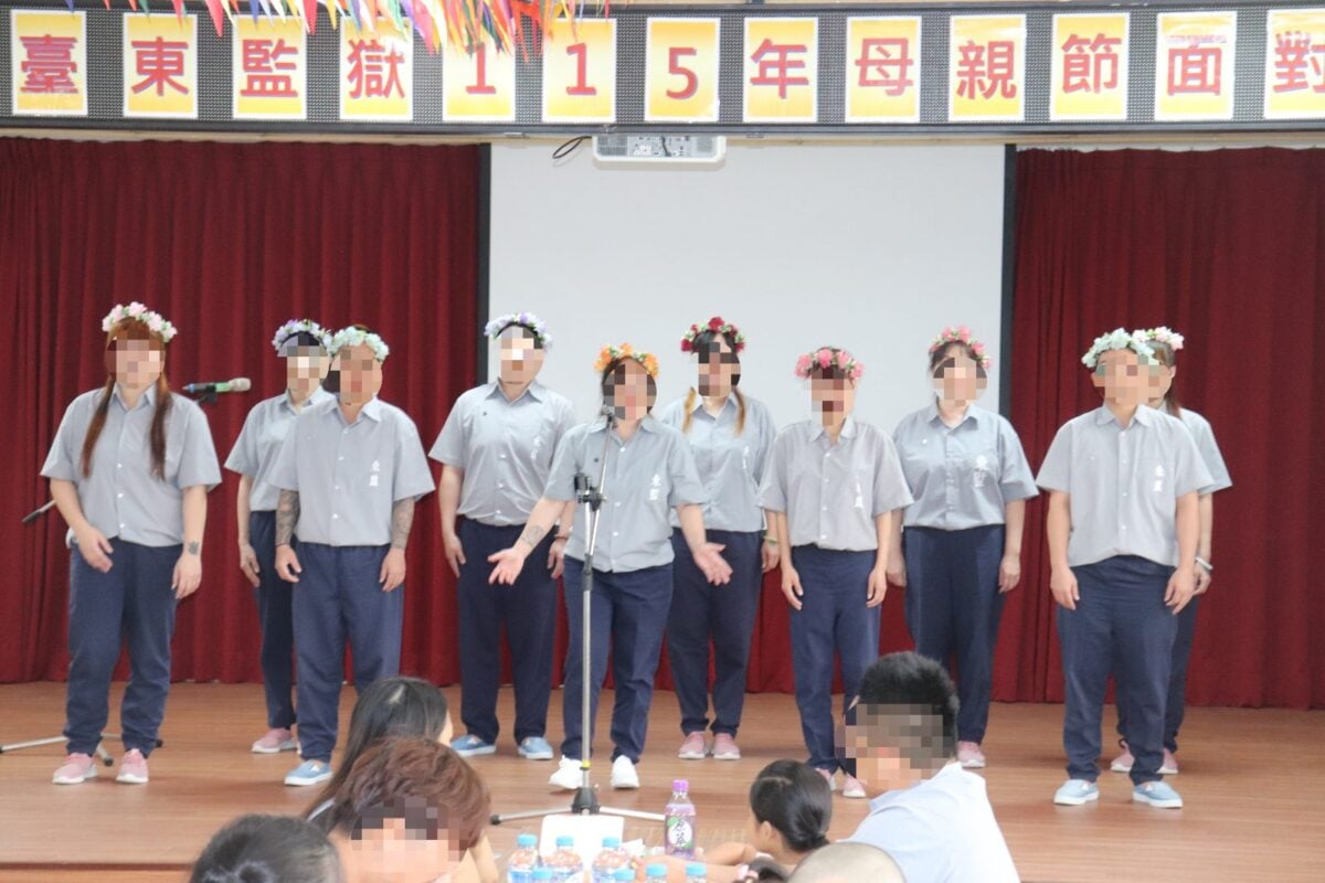 ▲女監合唱表演《感謝》。