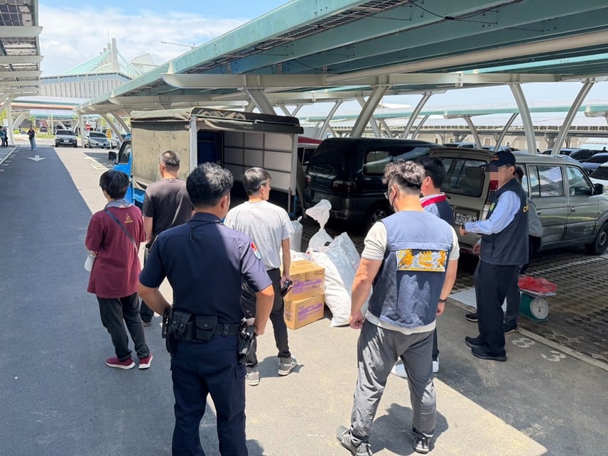 ▲查緝不肖業者利用小三通集貨大陸農產品及食品行為，各單位聯手打擊不法走私。