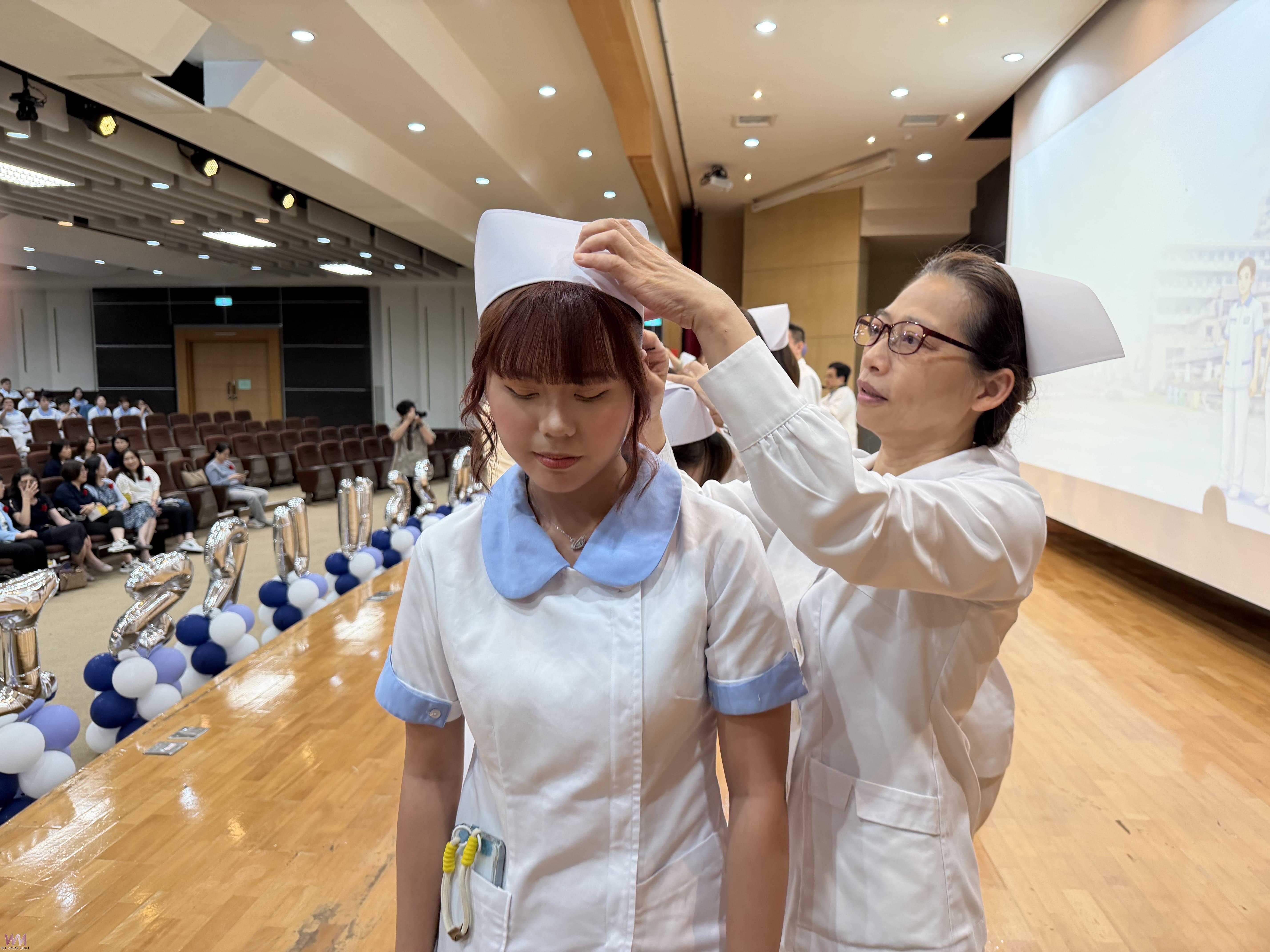 喜迎國際護師節 中臺科大151名護理生加冠 結合AI邁向臨床使命 - https://www.watchmedia01.com