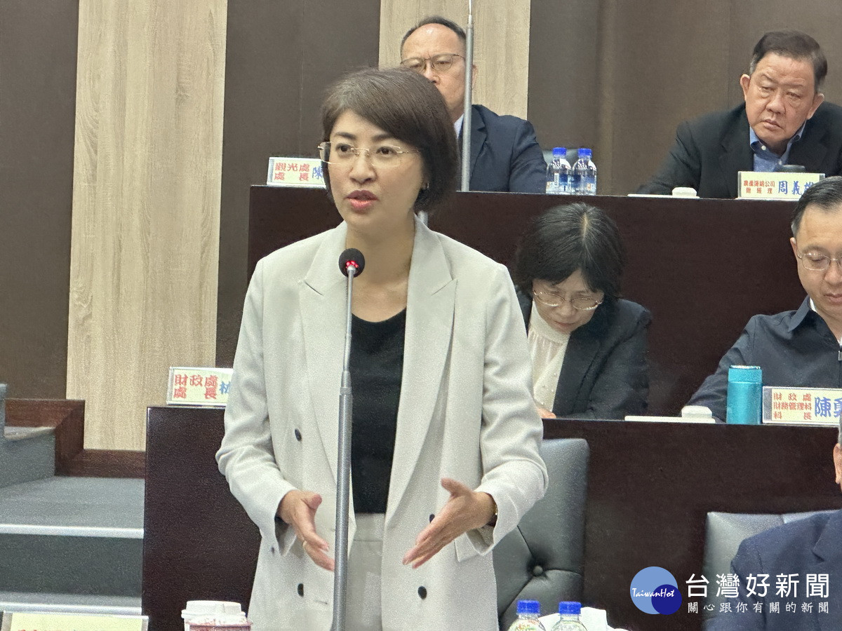 許淑華縣長回應朝27名學生數努力。(記者扶小萍攝)