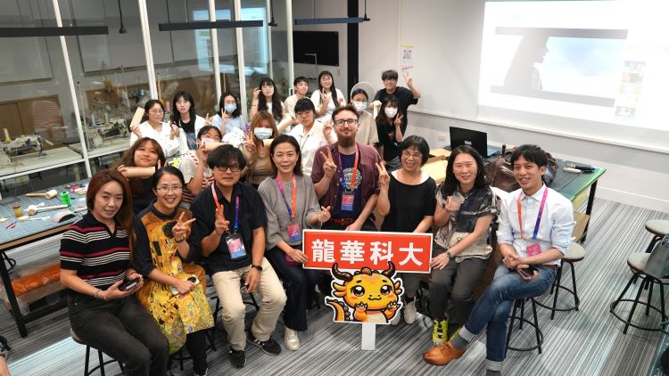 龍華科大推動國際設計交流 臺捷工藝工作坊激發創作能量 52 《圖說》捷克工藝設計師 Matěj Michalčák 與人設學院院長葉茉俐、各單位代表及師生開心合影。〈龍華科大提供〉