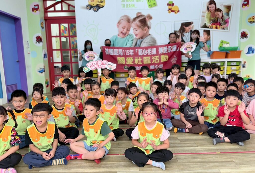桃園郵局辦理母親節明信片活動 圖文並茂表達對媽媽的愛與祝福 25 11505071