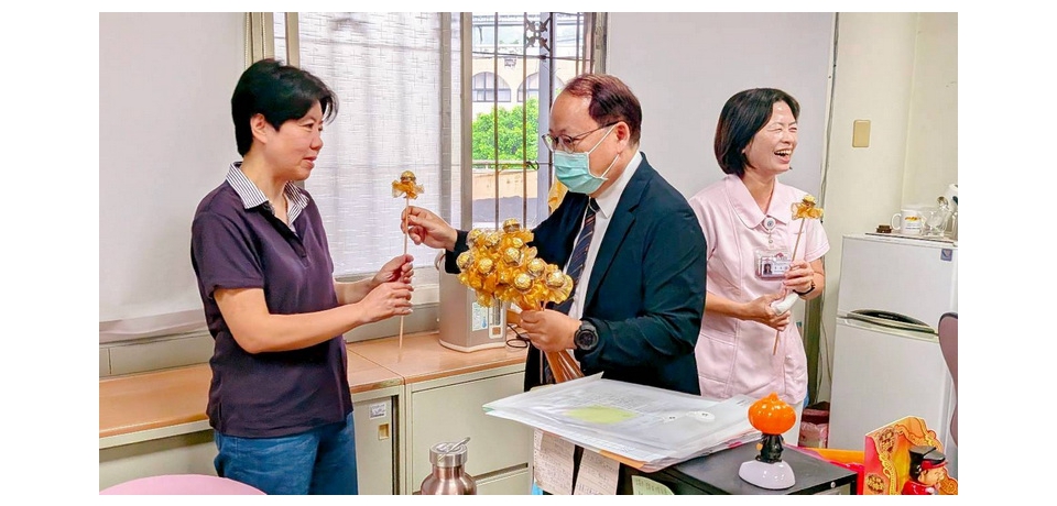 草屯療養院母親節系列活動登場 學員手作金莎花束傳遞愛與關懷