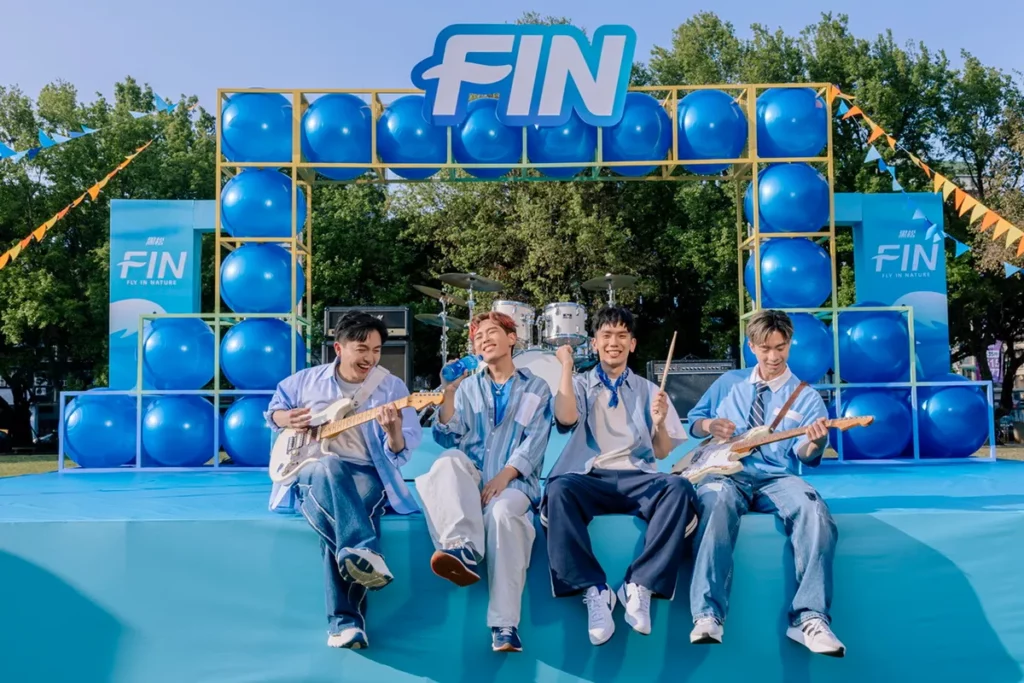 黑松FIN邀請理想混蛋擔任年度代言人，詮釋「MORE FIN! MORE PLAY!」精神。
