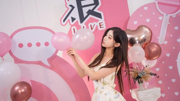 李珠珢首度登上直播,超強人氣創紀錄。(圖/浪LIVE提供)