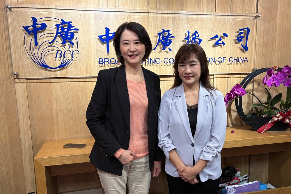 名嘴發起「送鼠千金」活體鼠到服務處 王鴻薇:全程蒐證告到底 204 名嘴發起「送鼠千金」活體鼠到服務處 王鴻薇:全程蒐證告到底 203