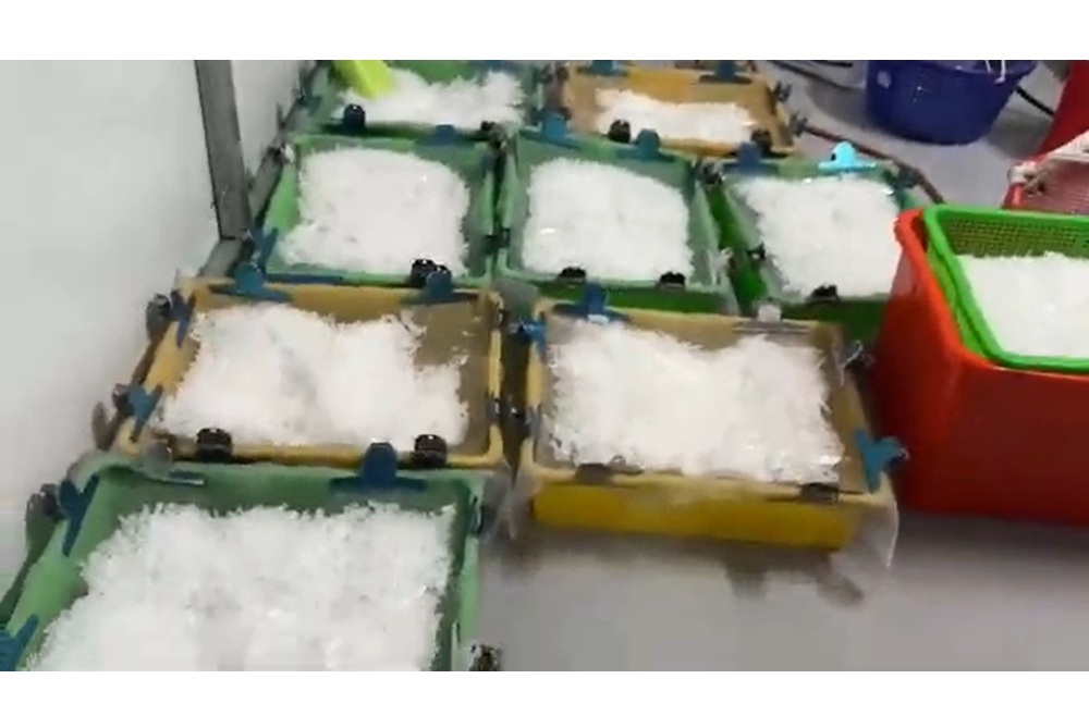 白天載原料深夜製毒 警查獲安毒成品半成品逾百公斤 215 cnews204260507a07