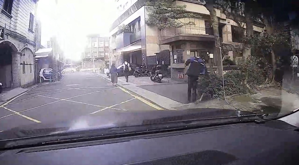越籍失聯移工拒檢中壢街頭狂奔 鑽巷弄繞行仍落網 S 85770245 0