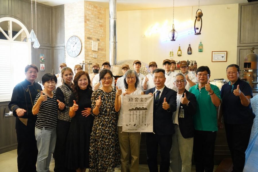 ▲高餐大「Chef Room Pizzeria」獲綠色餐廳認證，展現學校長期深耕永續餐飲教育的成果，將國際永續趨勢融入教學與實務操作。