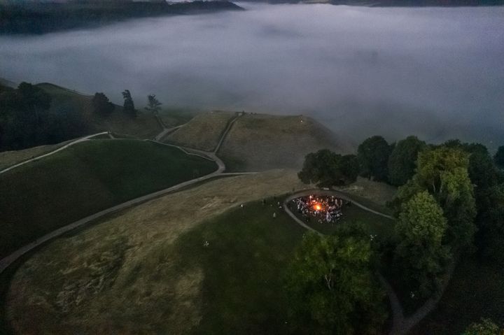 在立陶宛古代儀式之都「克爾納韋」進行的「仲夏節」。 圖:Vytautas Daraskevicius(Go Vilnius)/提供