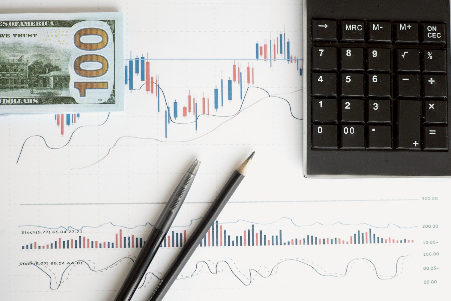 報稅季壓力來了!投資達人股海老牛轉戰「海外債 ETF」  避開二代健保、防禦抗震