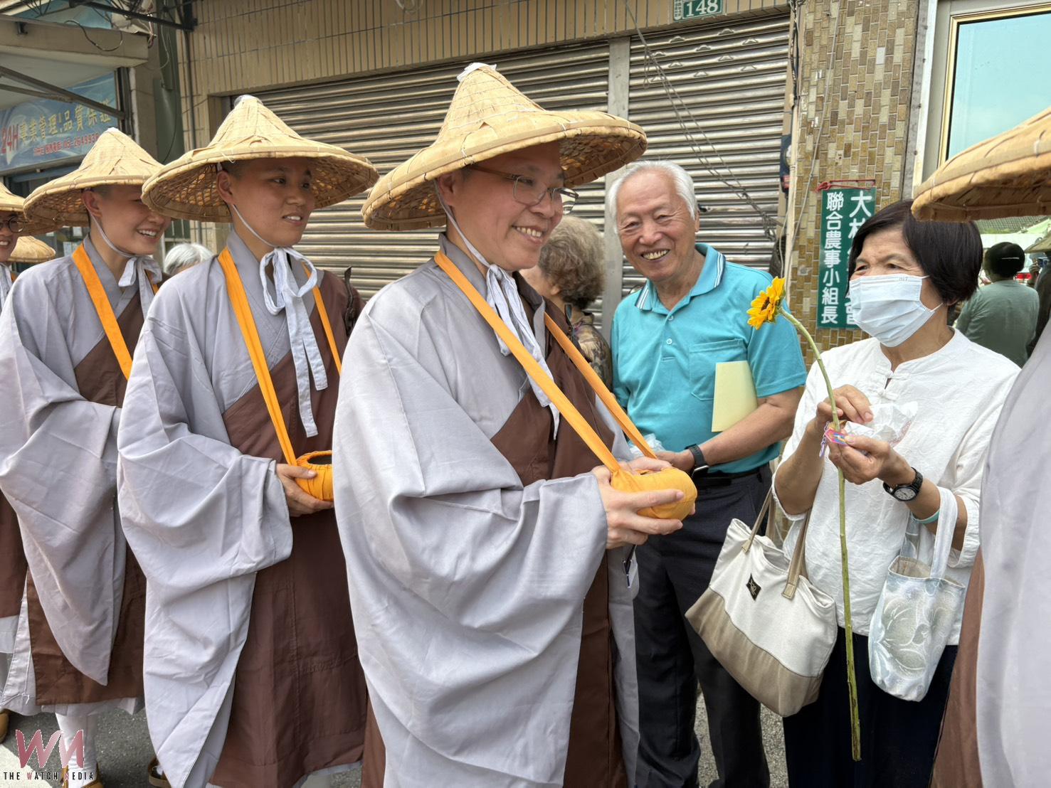 佛光山開山60週年 200位法師妙修堂出發行腳托缽祈福 - https://www.watchmedia01.com