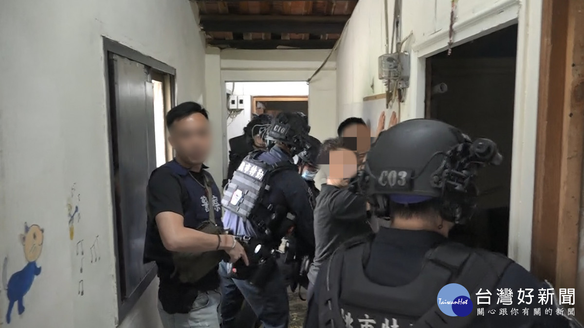 中壢警與新竹警攻堅破獲依托咪酯分裝場 。