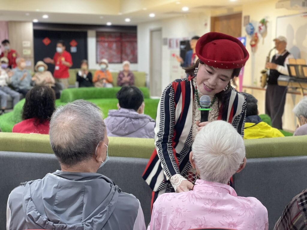 正聲廣播走進紅心字會、廣慈日照中心 以音樂互動促進長者參與 30 S 206143551 1024x768 1